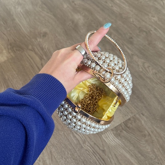 Elegant Pearl-Embellished Evening Bag - Picture 2 of 2